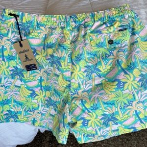 Chubbies Men's Palm Paradise Swim Trunks - Green and Yellow